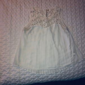 Lauren Conrad: White Floral Blouse